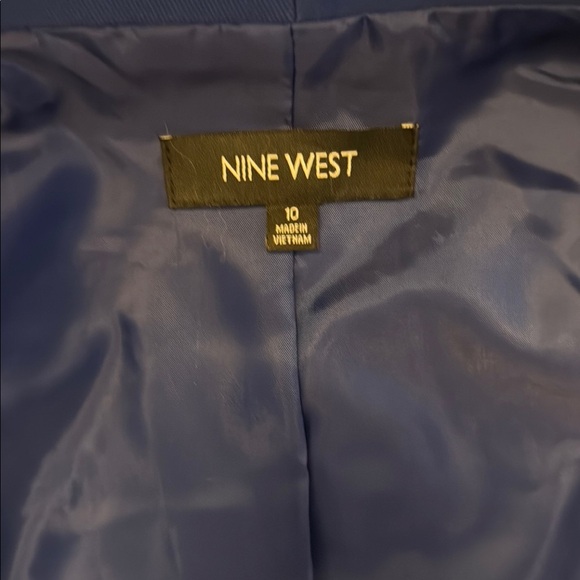 Nine West Women's lined fitted Blue Blazer. Size 10 - Picture 11 of 14